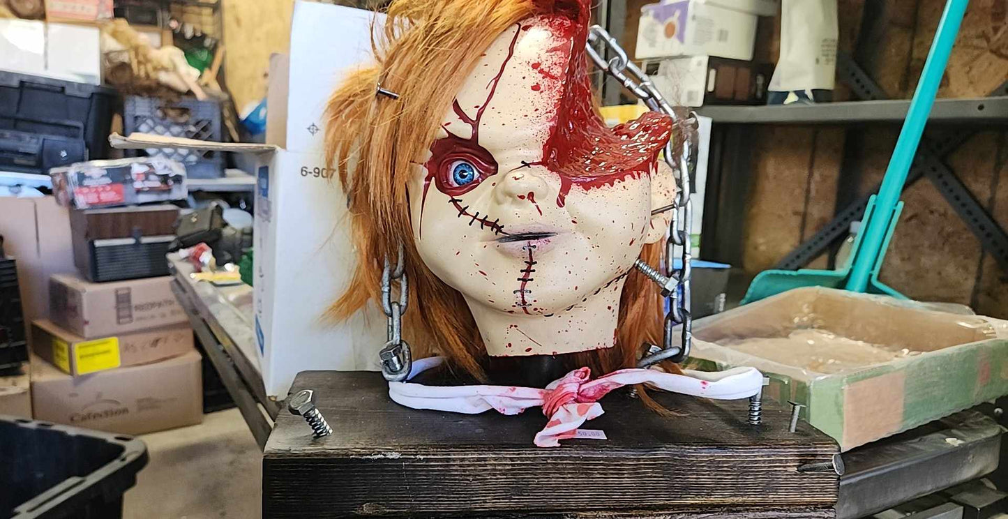 Tête de Chucky faite par un artiste