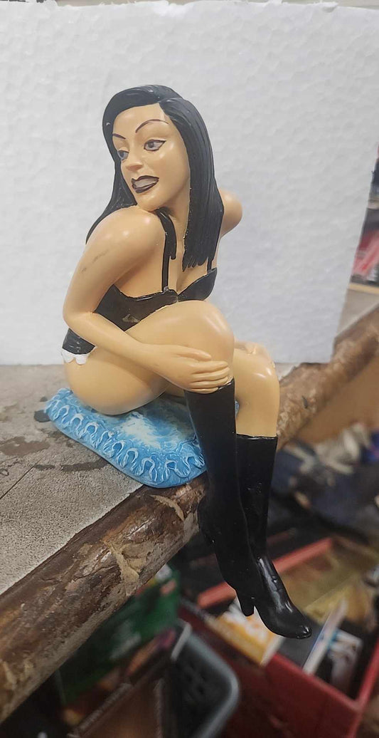 Figurine pin-up Zemeno