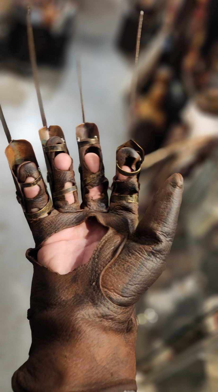 Gant de Freddy Krueger par un artiste