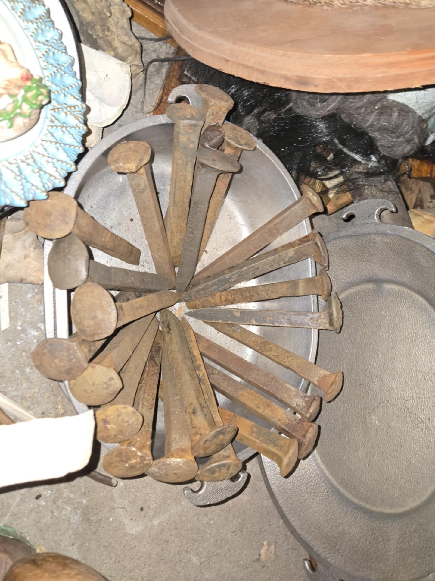 Clous de chemin de fer antiques