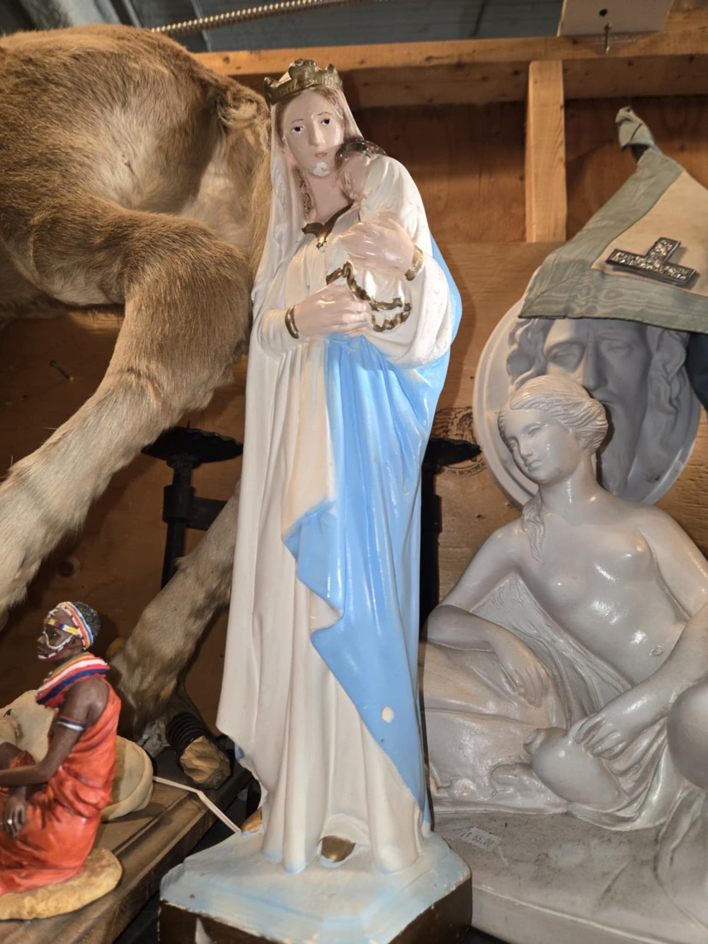 Statue de la Vierge Marie.