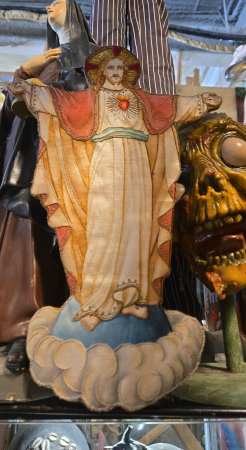 Petite statuette de Jésus en bois