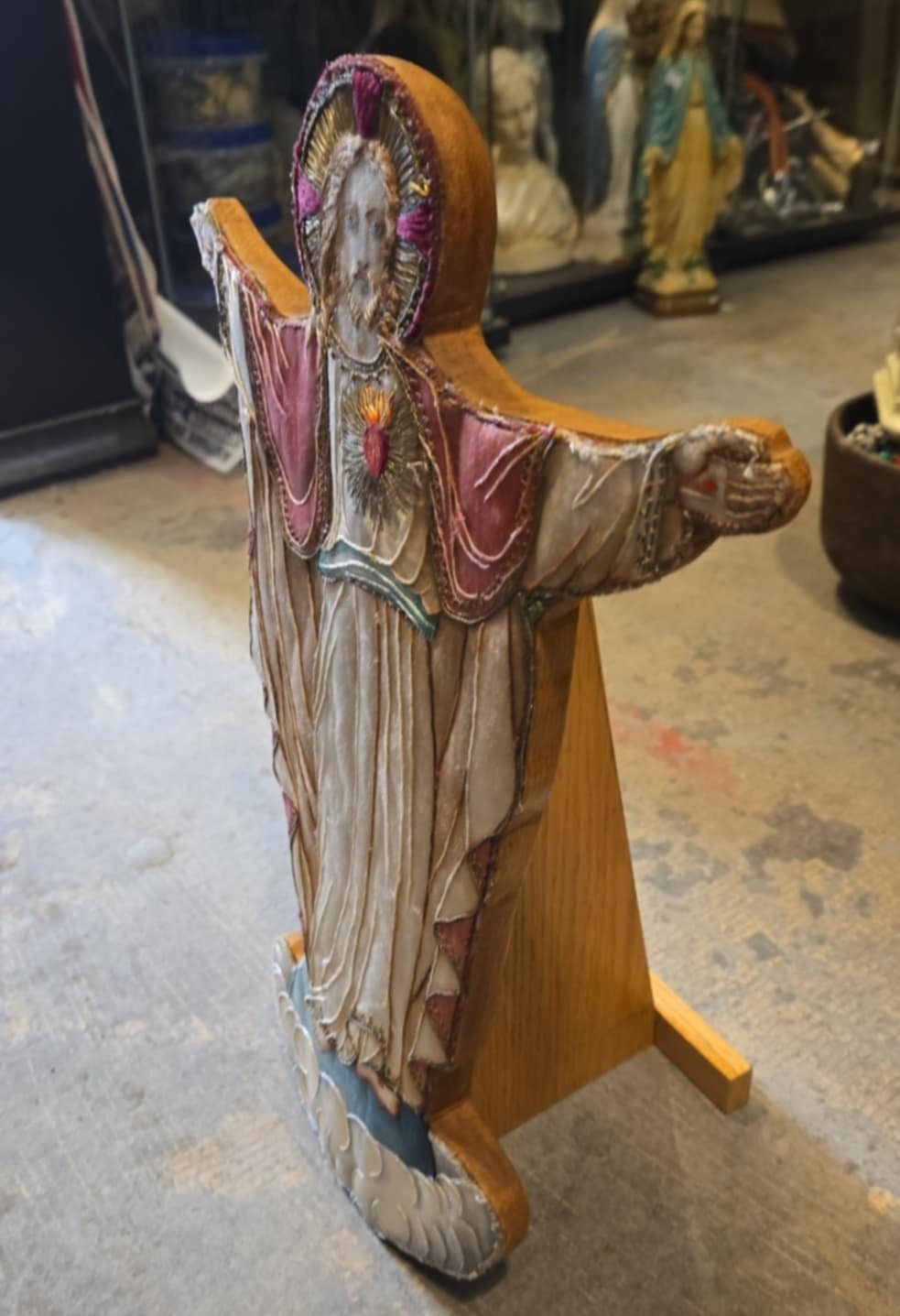 Petite statuette de Jésus en bois