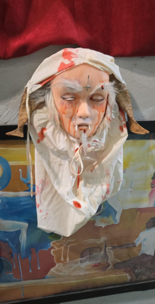 Création artistique tête de démon par un artiste