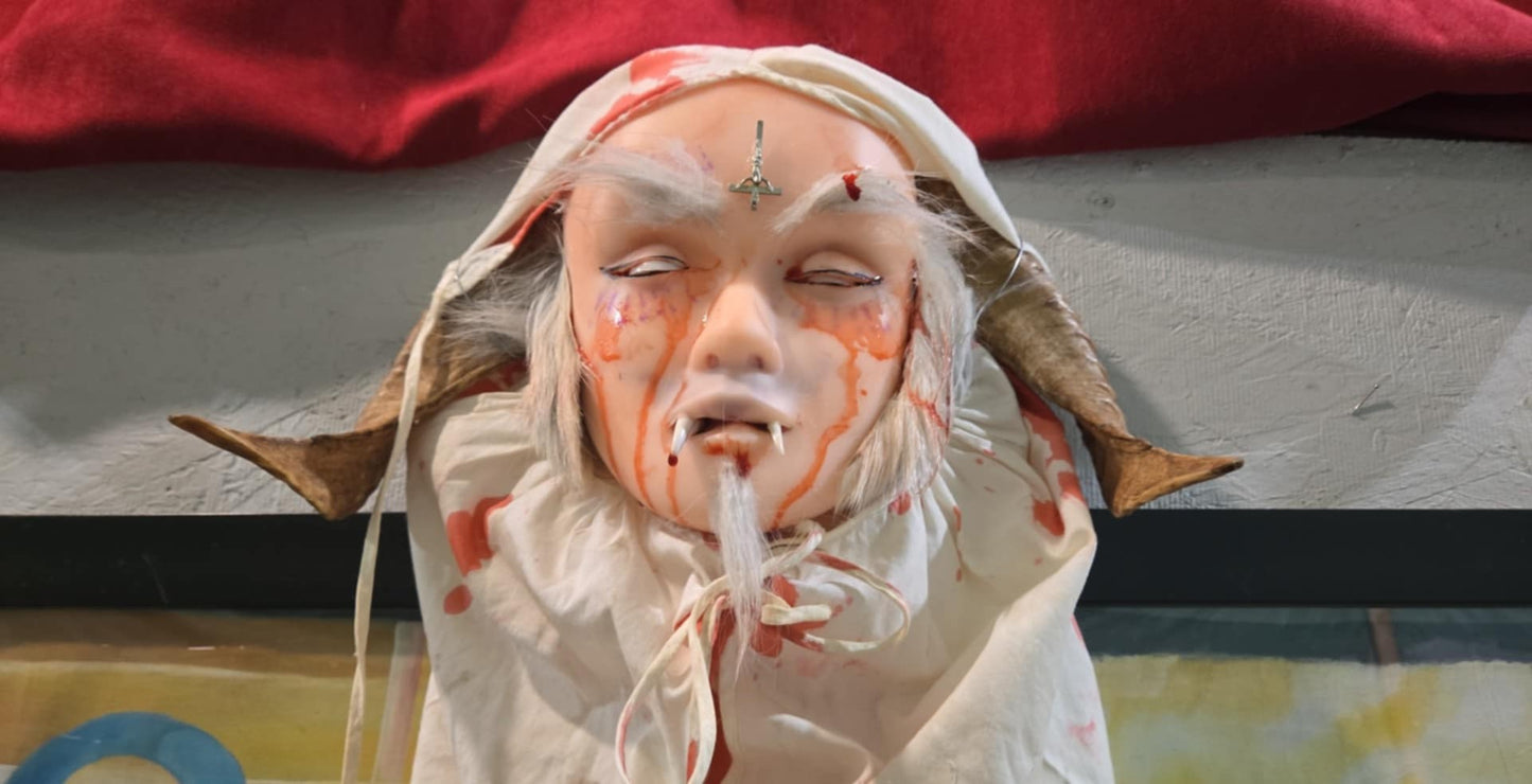 Création artistique tête de démon par un artiste