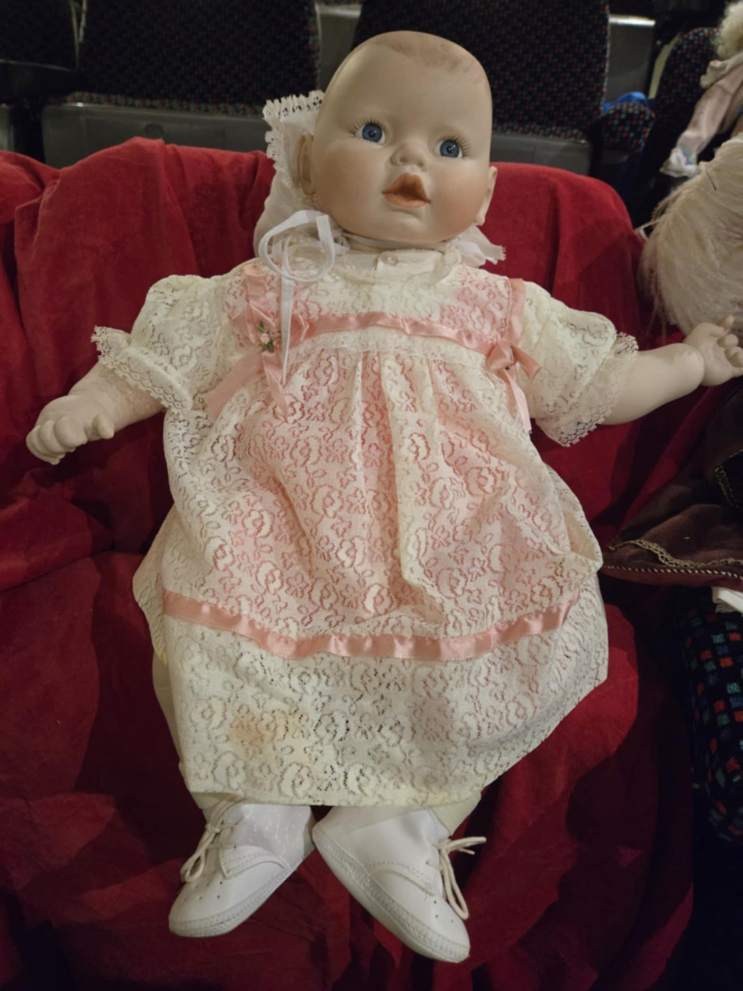 Poupée vintage rare en porcelaine