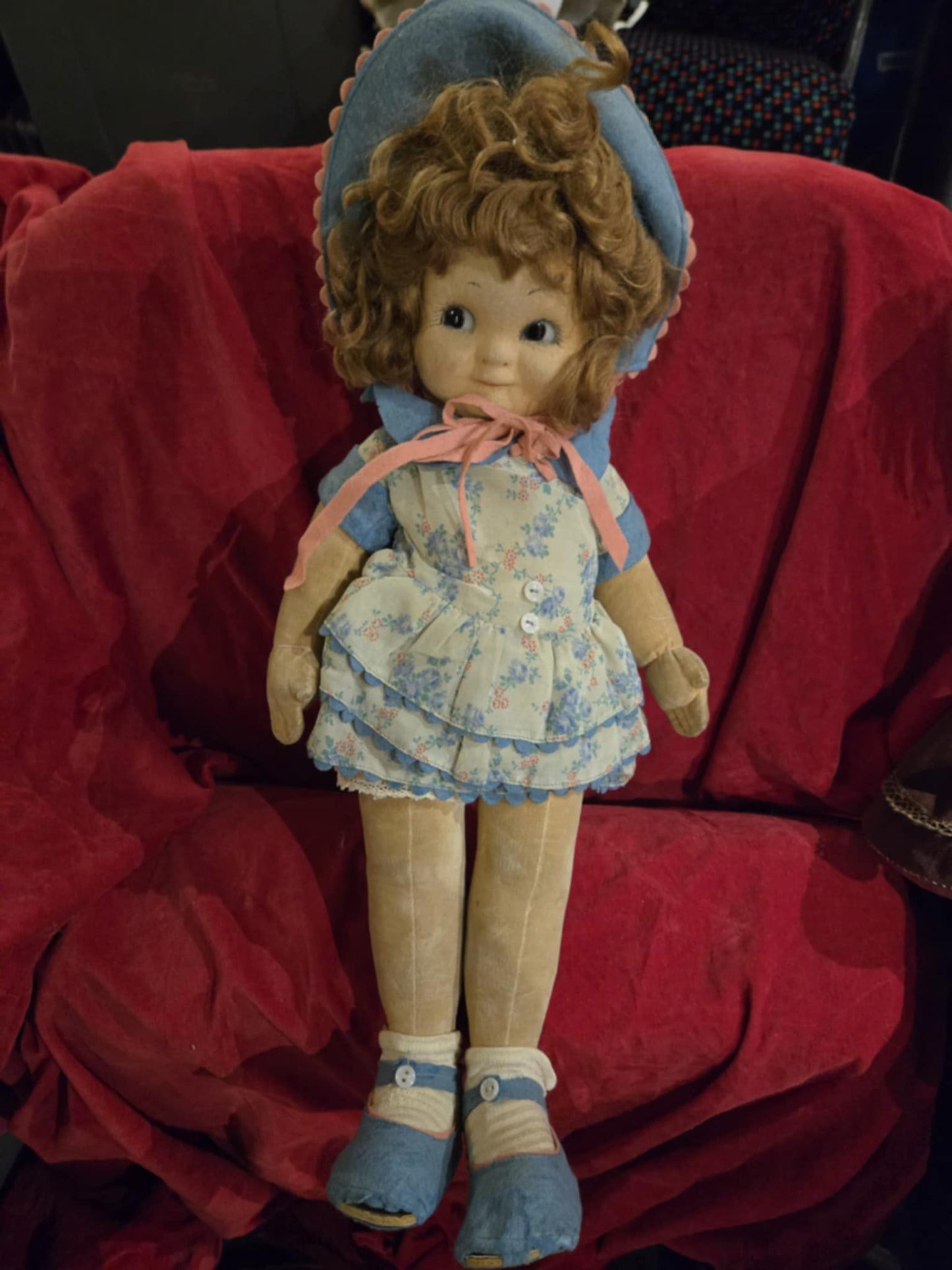 Poupée antique en tissu avec yeux en verre