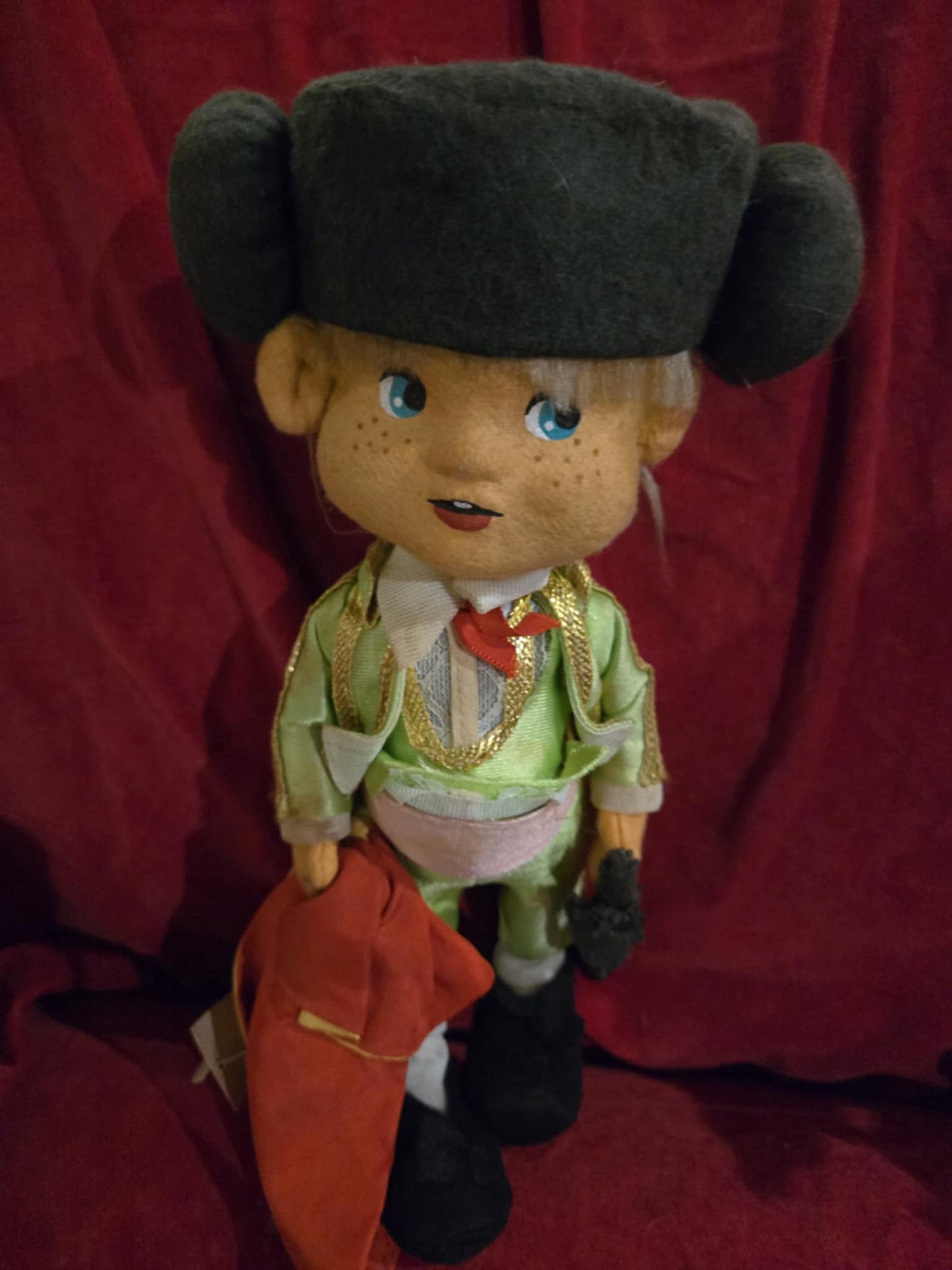 Petite poupée vintage Matador