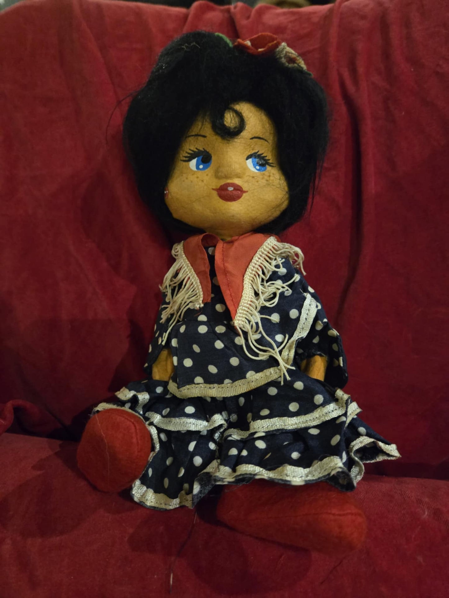 Petite poupée antique espagnole