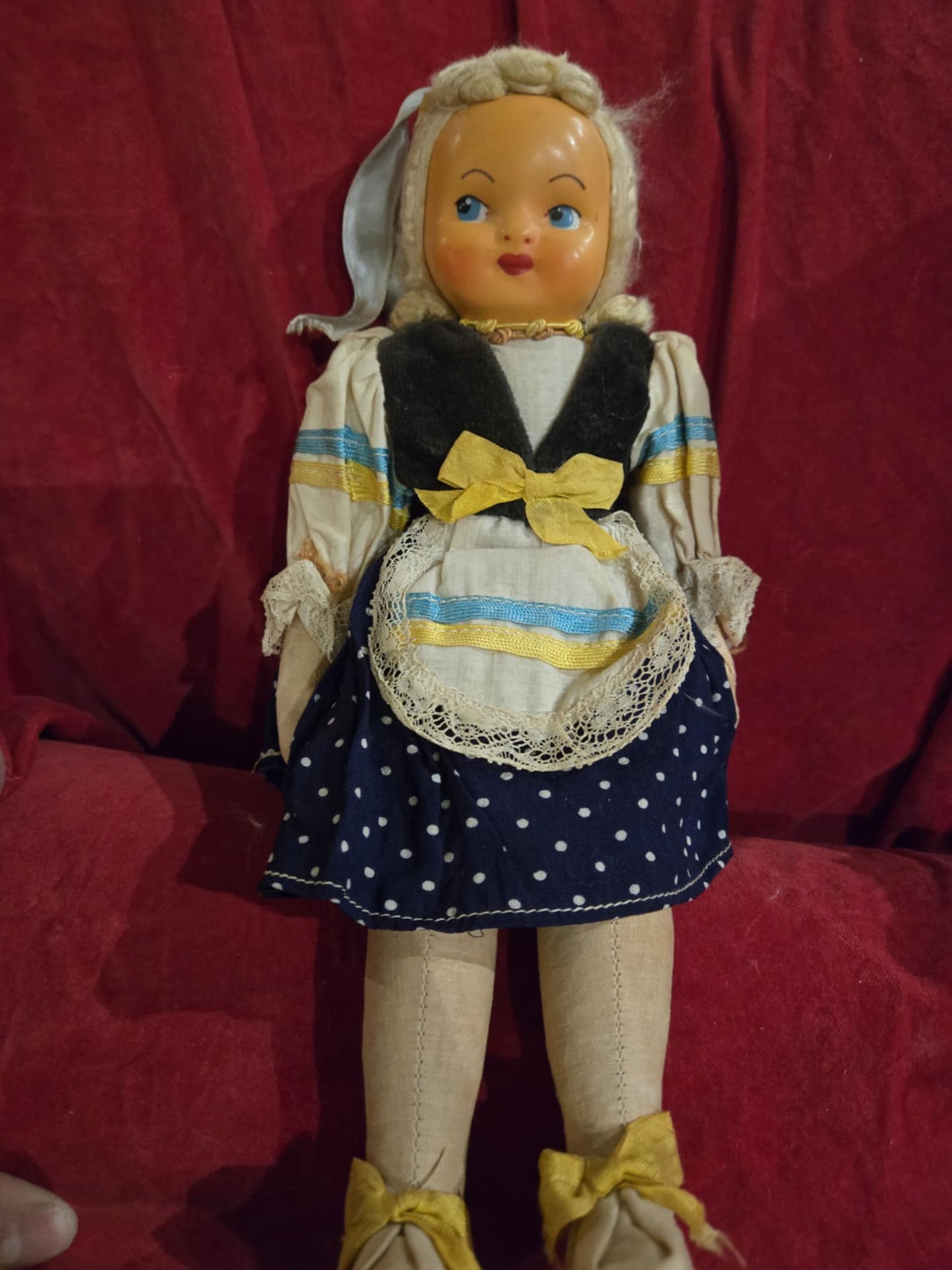 Petite poupée antique hollandaise