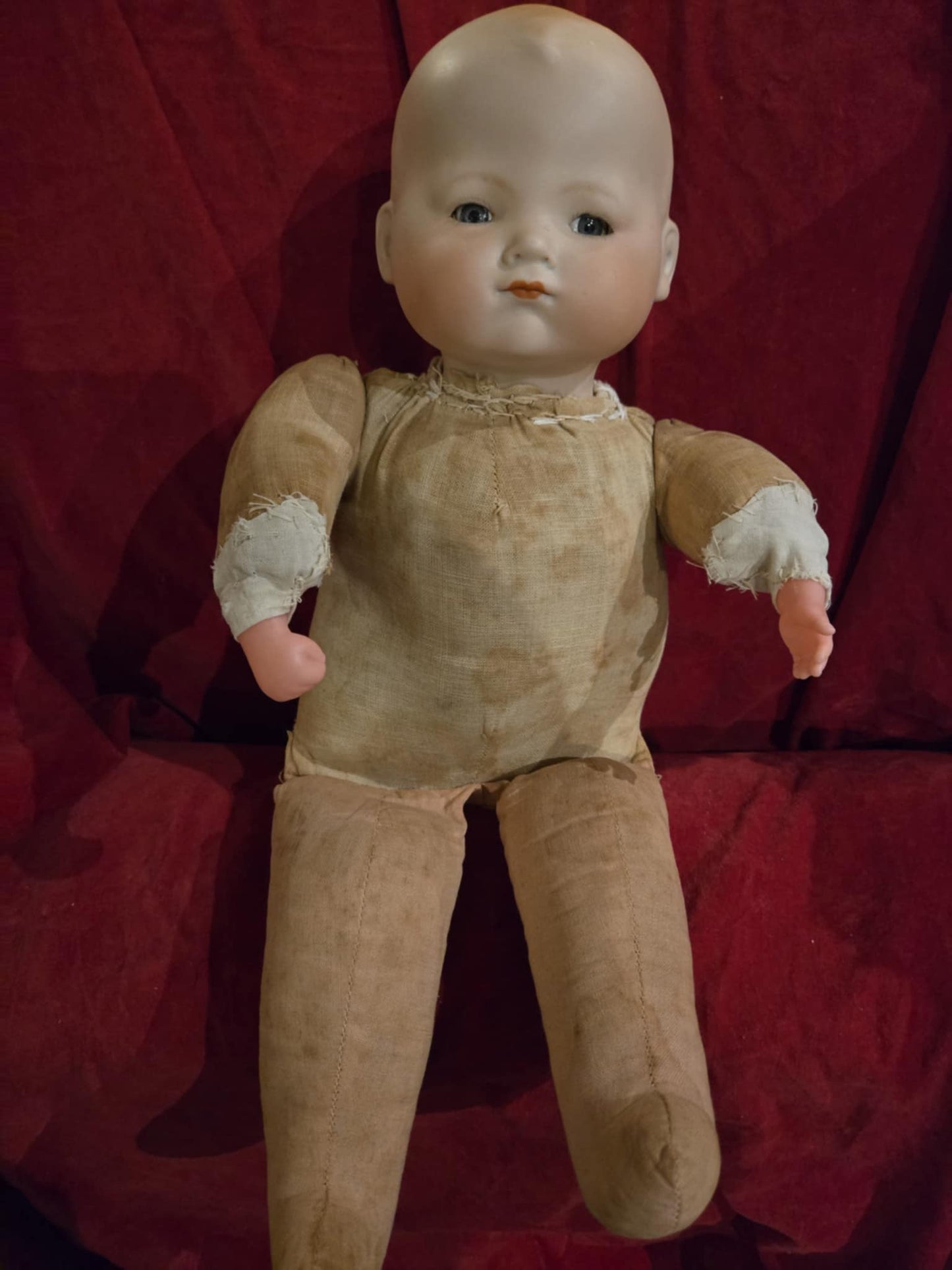 Petite poupée vintage sans accessoire