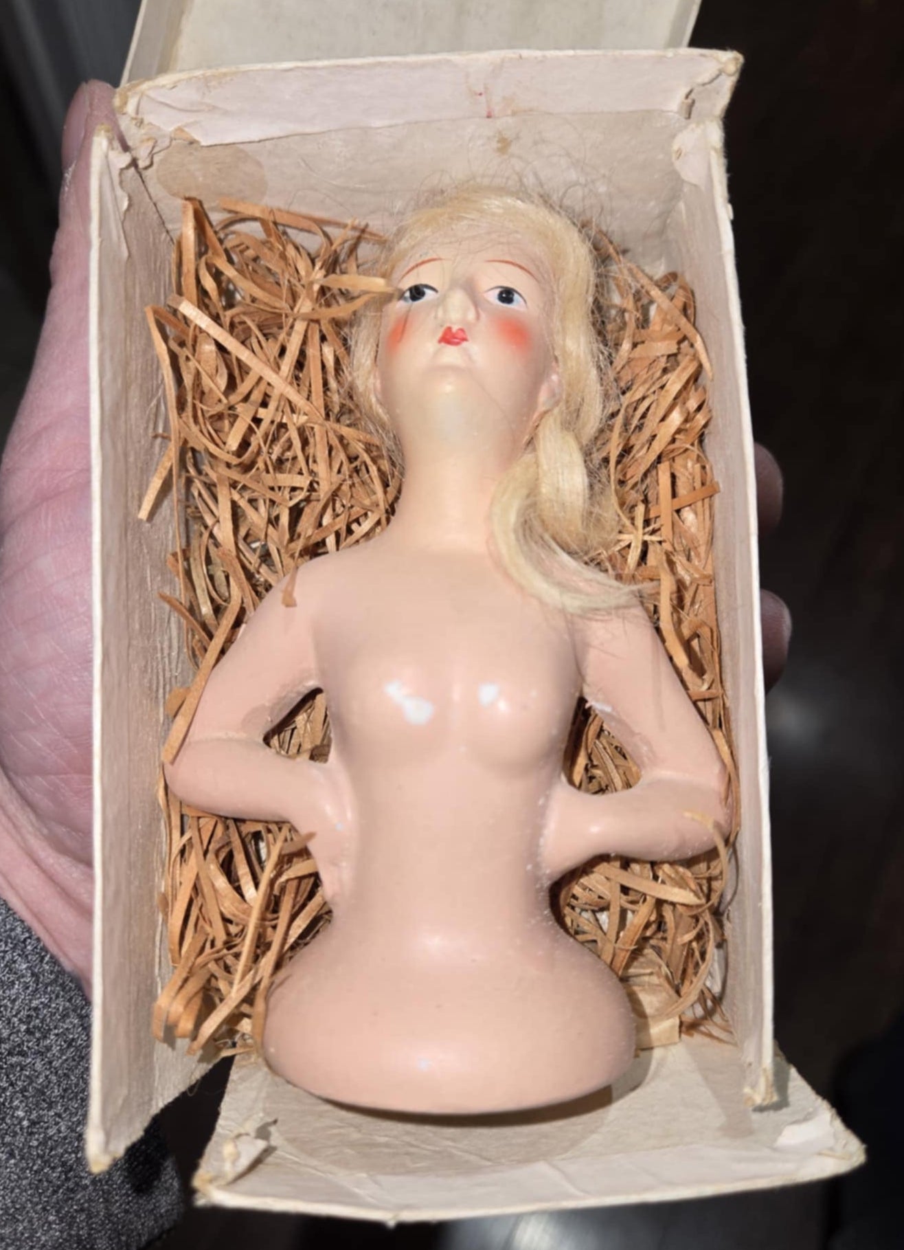 Petit buste de poupée antique