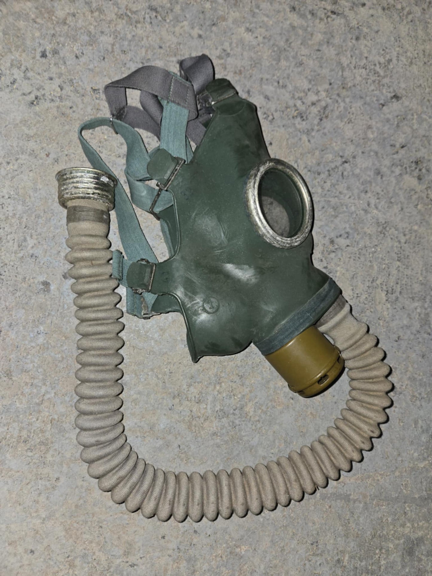Masque à gaz antique