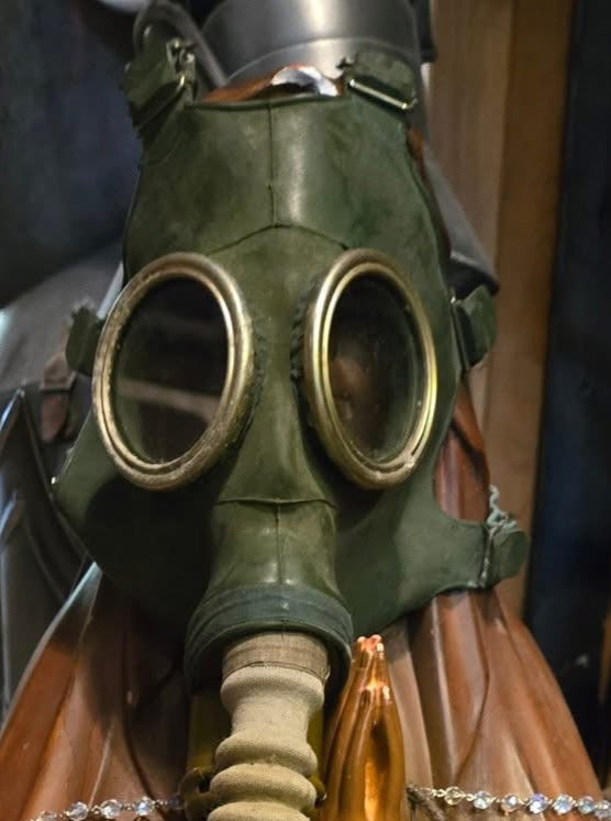 Masque à gaz antique