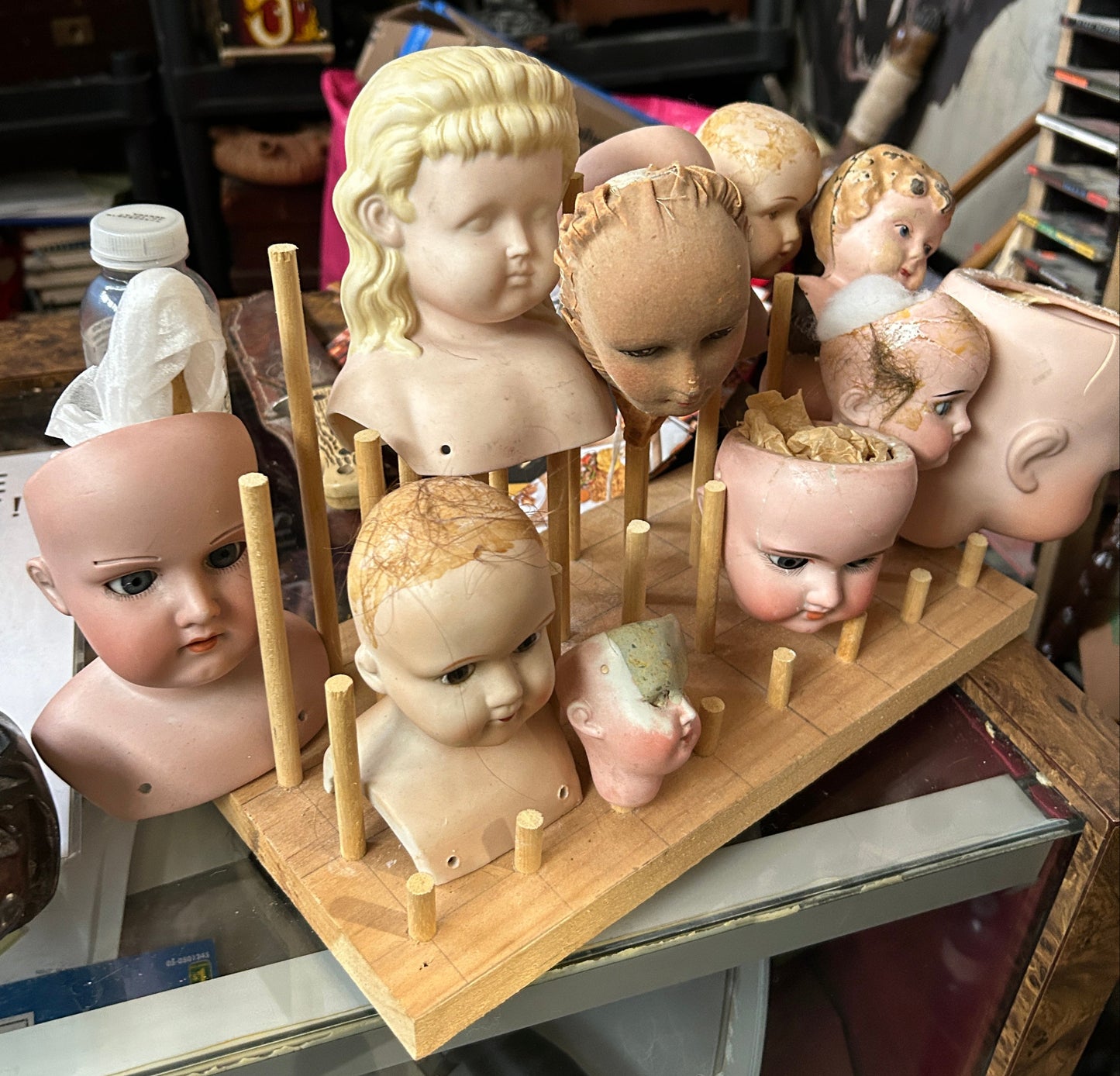 Lot de Têtes et Bustes de Poupées Antiques
