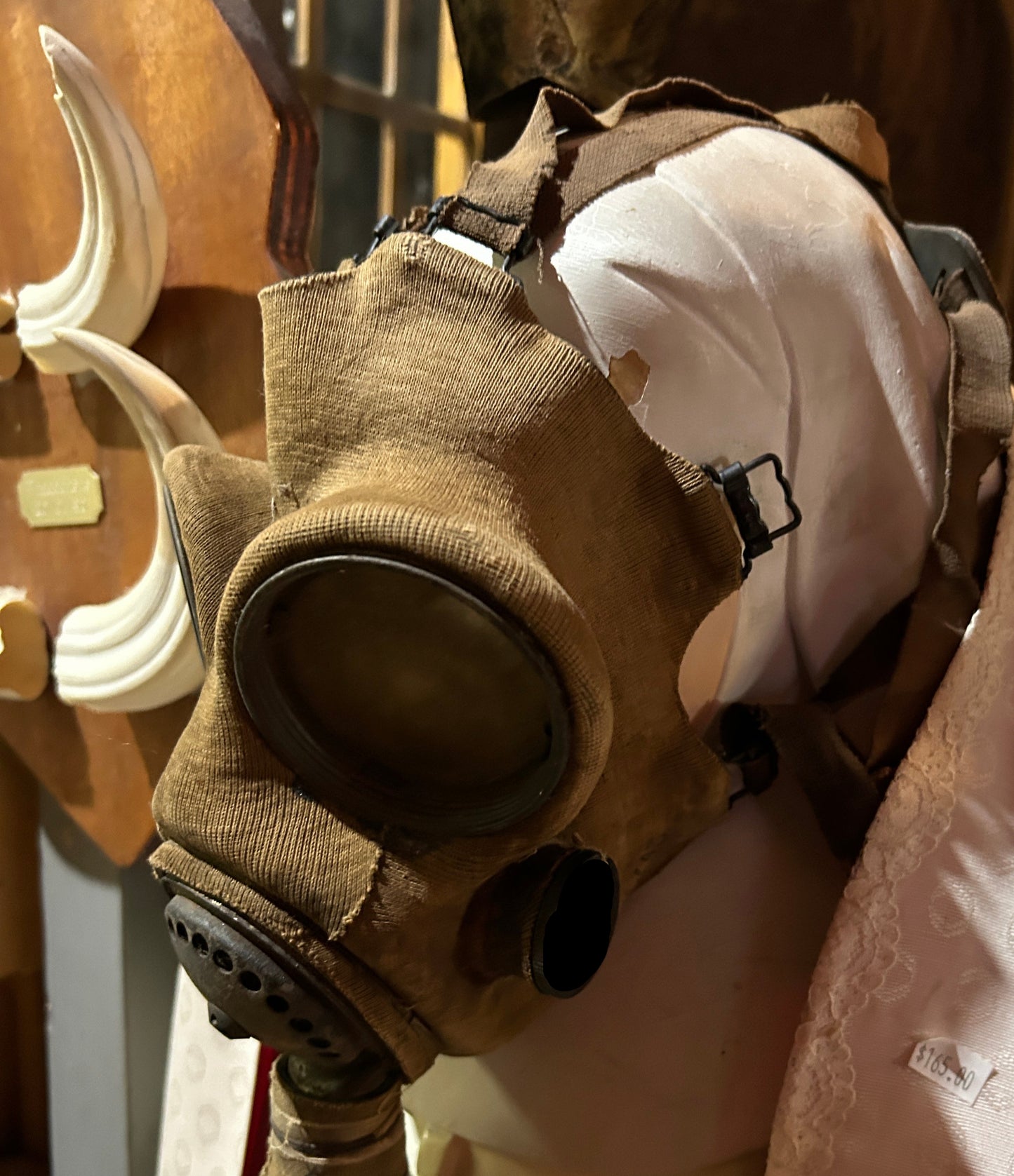 Masque à gaz antique complet WW2