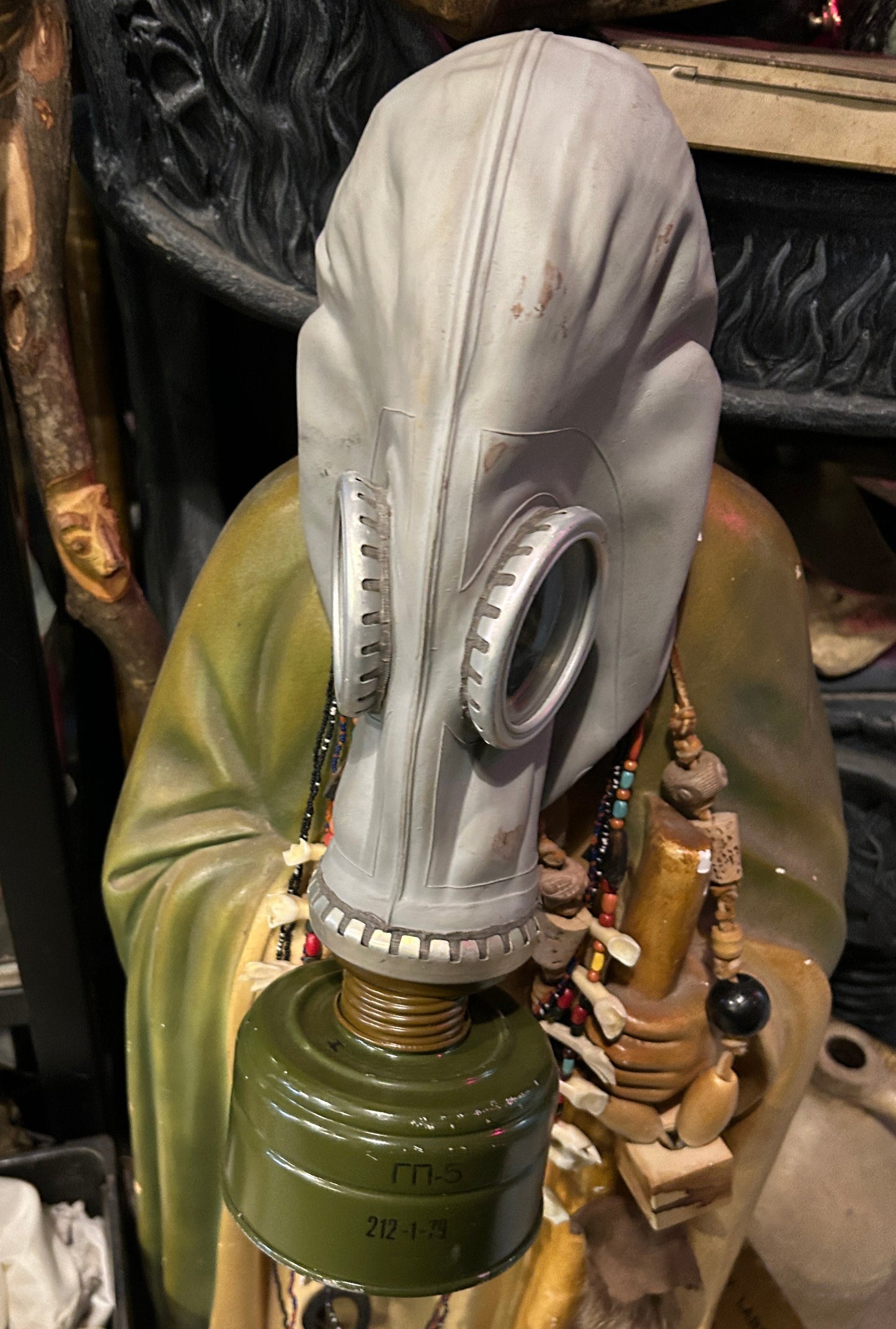 Masque à gaz antique gris et vert