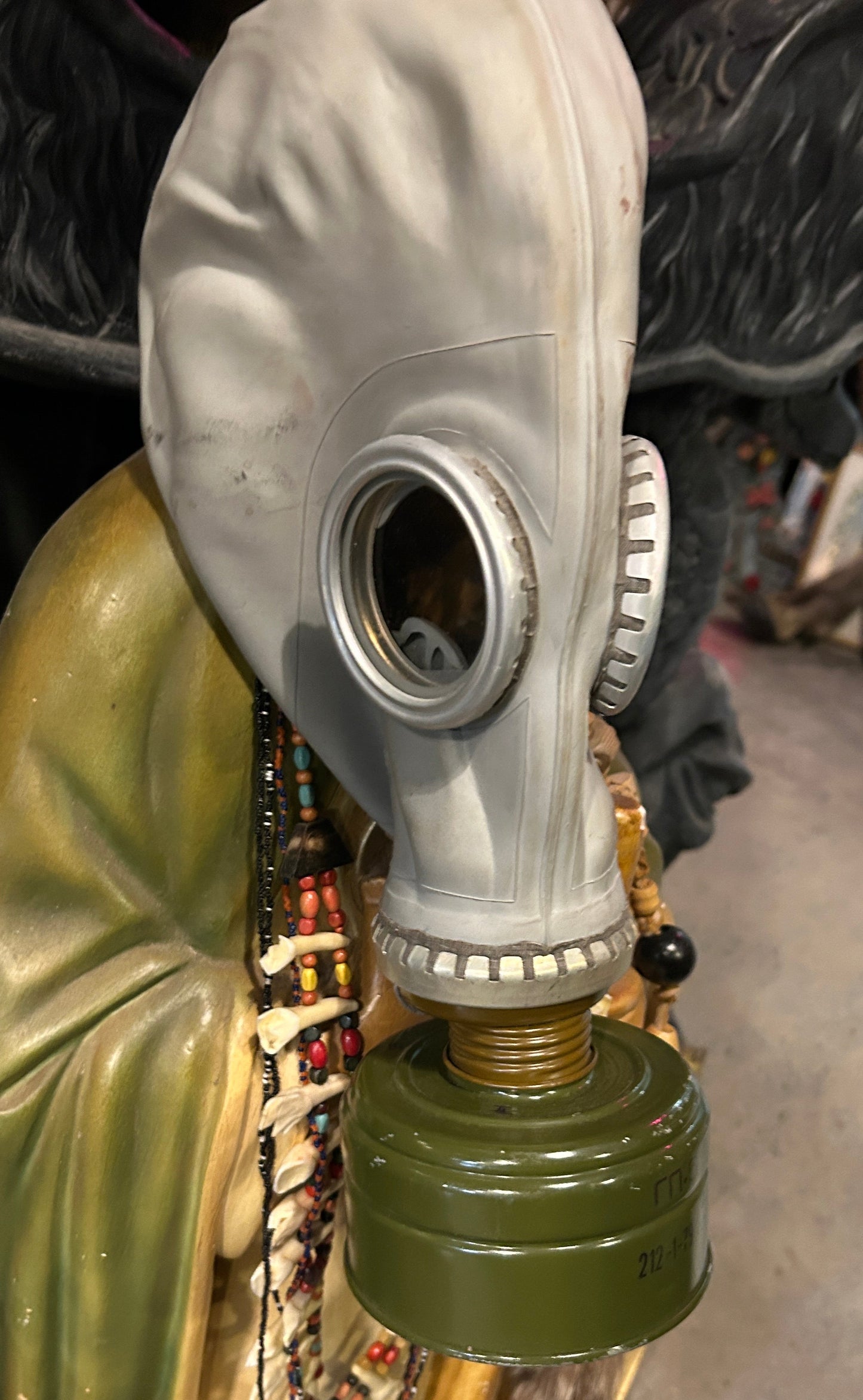 Masque à gaz antique gris et vert