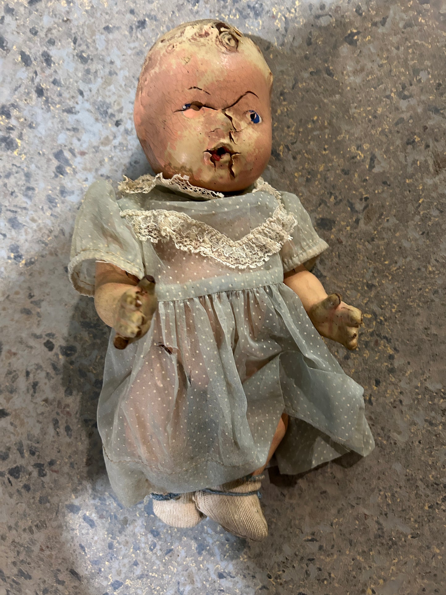 Poupée antique écorchée
