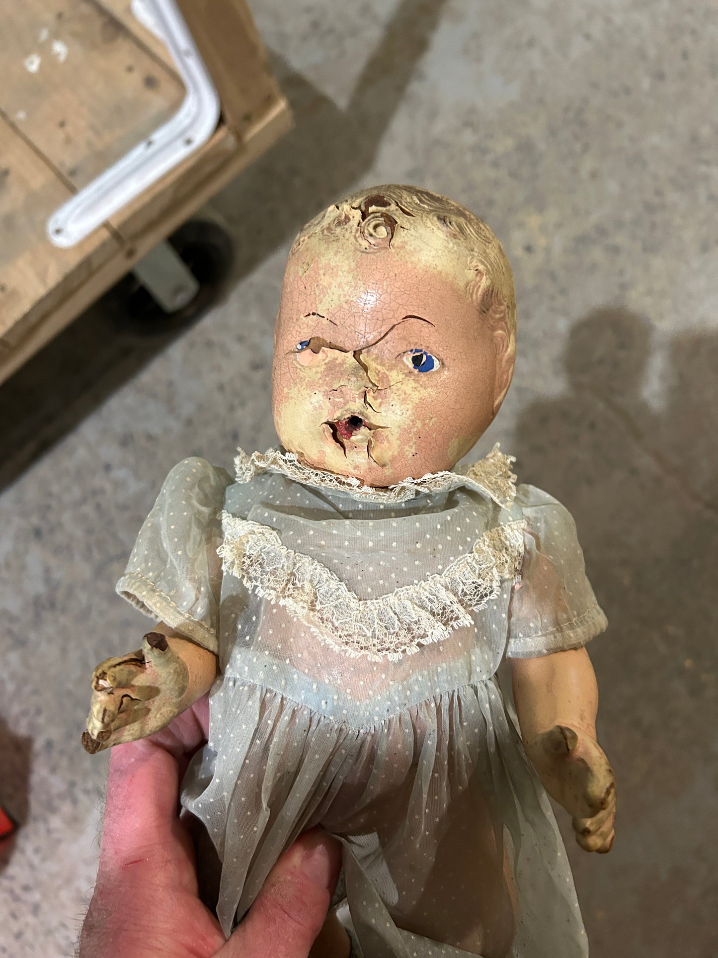 Poupée antique écorchée