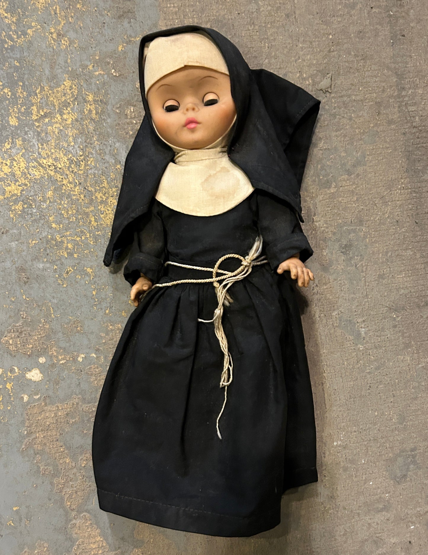 Poupée religieuse ancienne.
