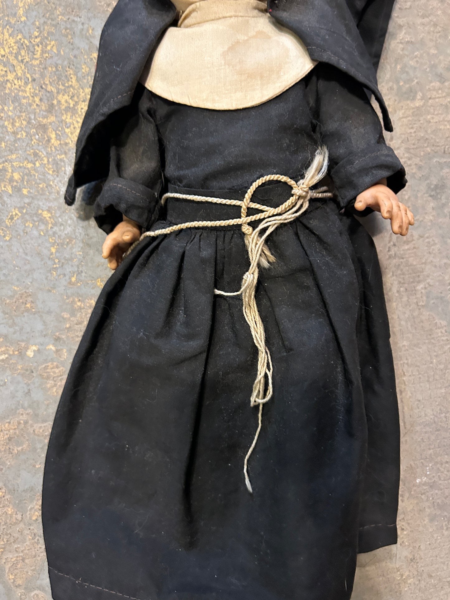 Poupée religieuse ancienne.
