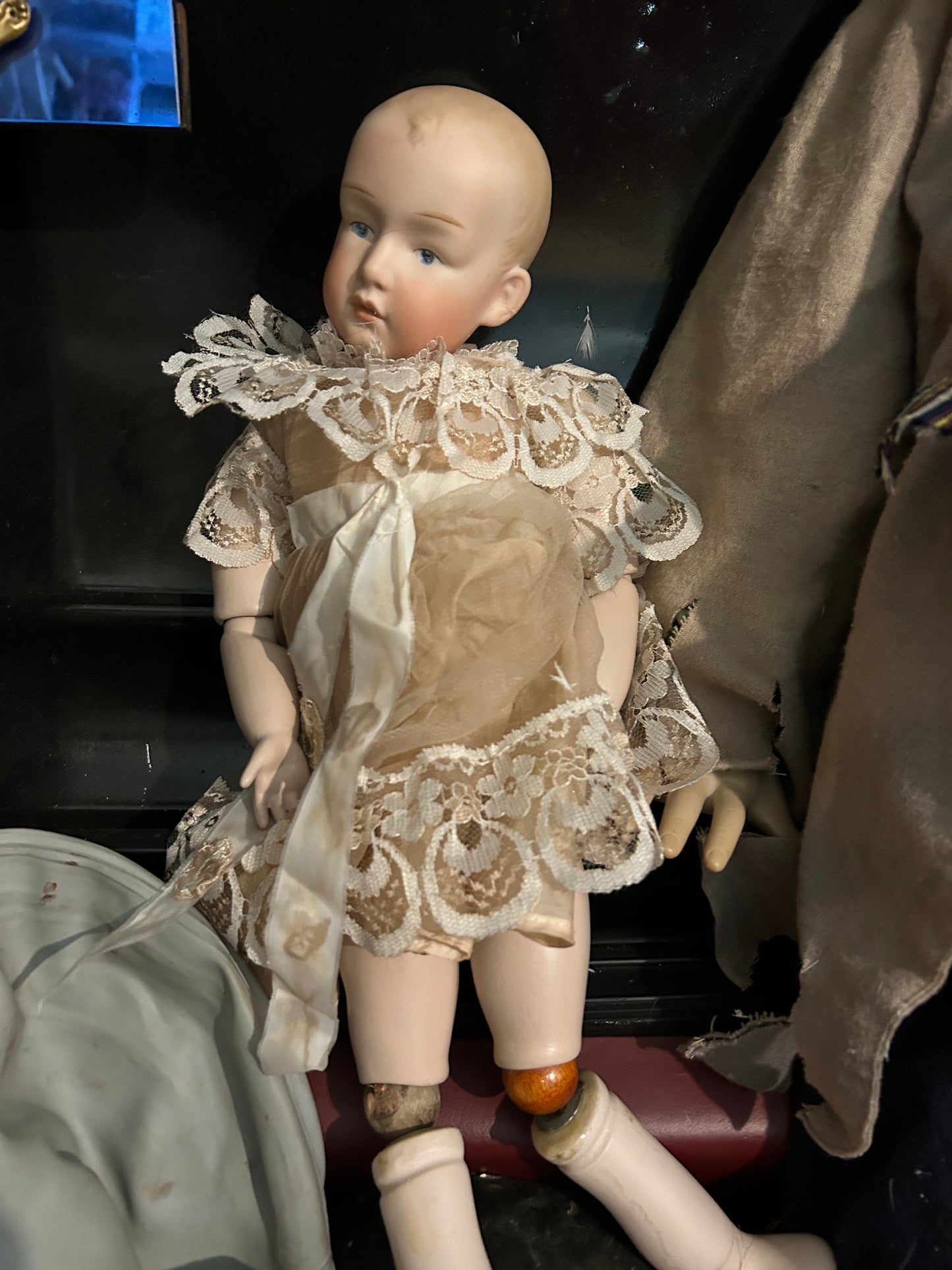 Poupée antique articulée en porcelaine Allemagne