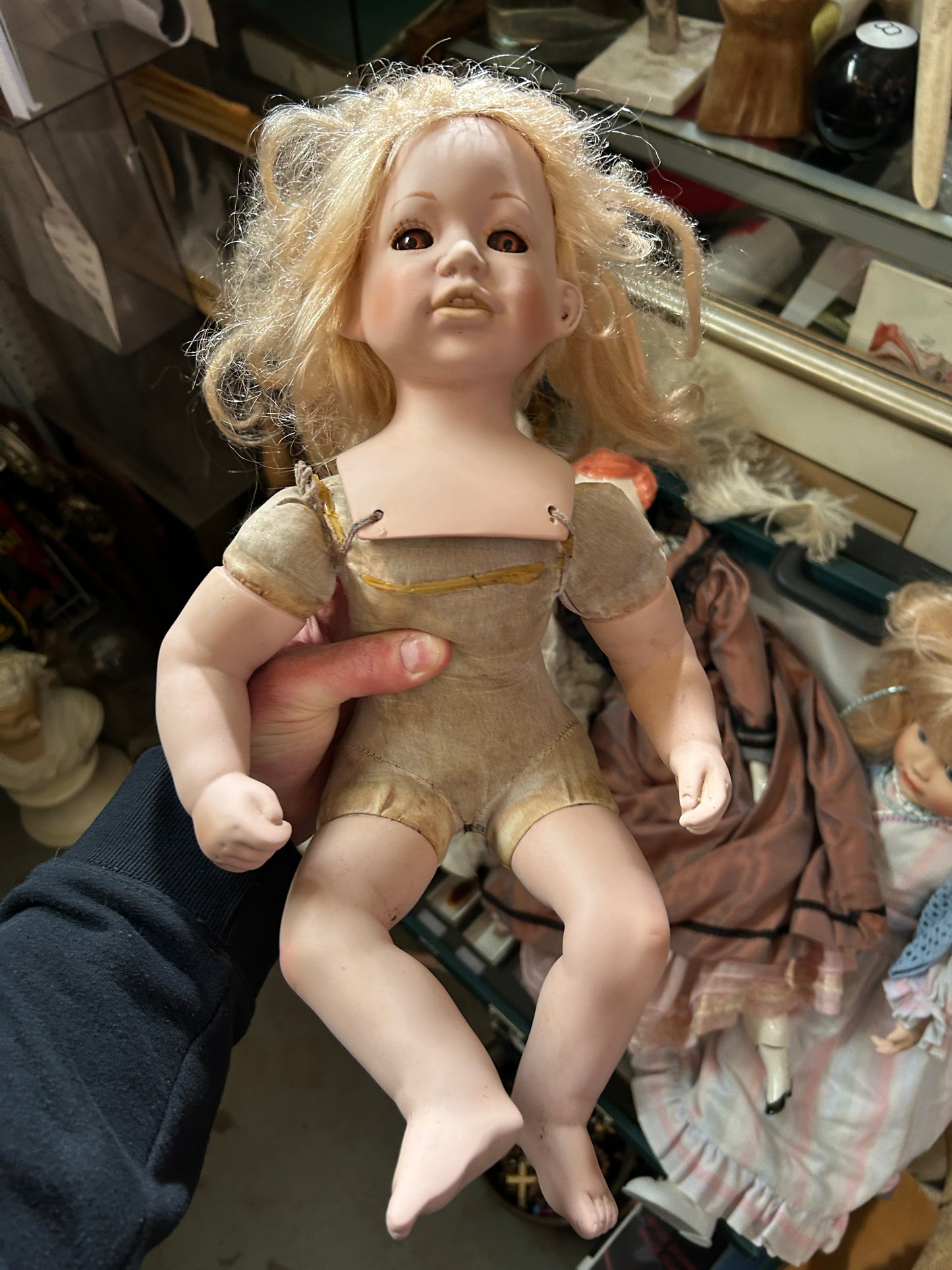 Poupée antique en porcelaine sans vêtements