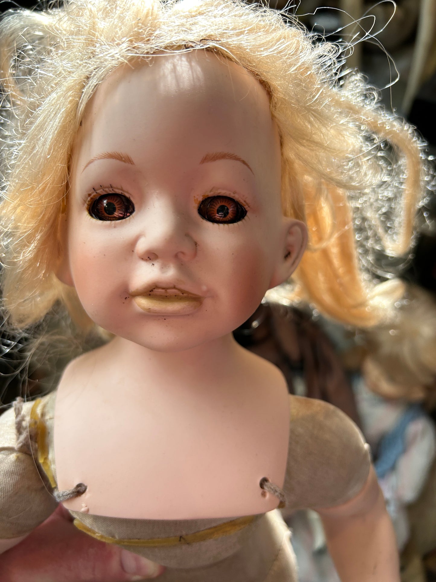 Poupée antique en porcelaine sans vêtements