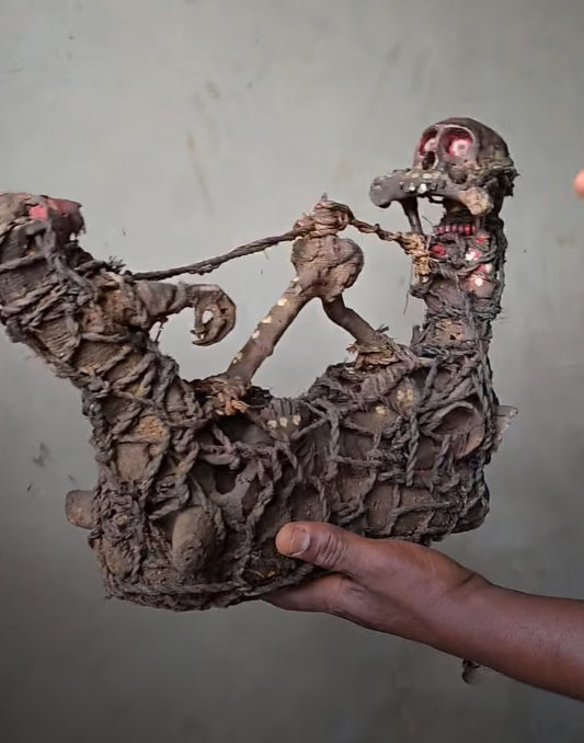 Fétiche vaudou antique d'influence