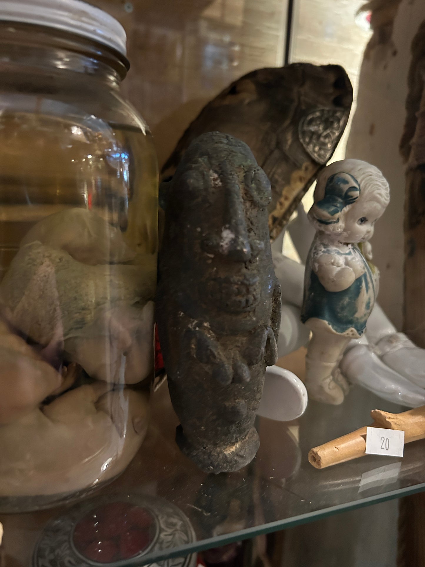 Statuette en argile pour rituel vaudou