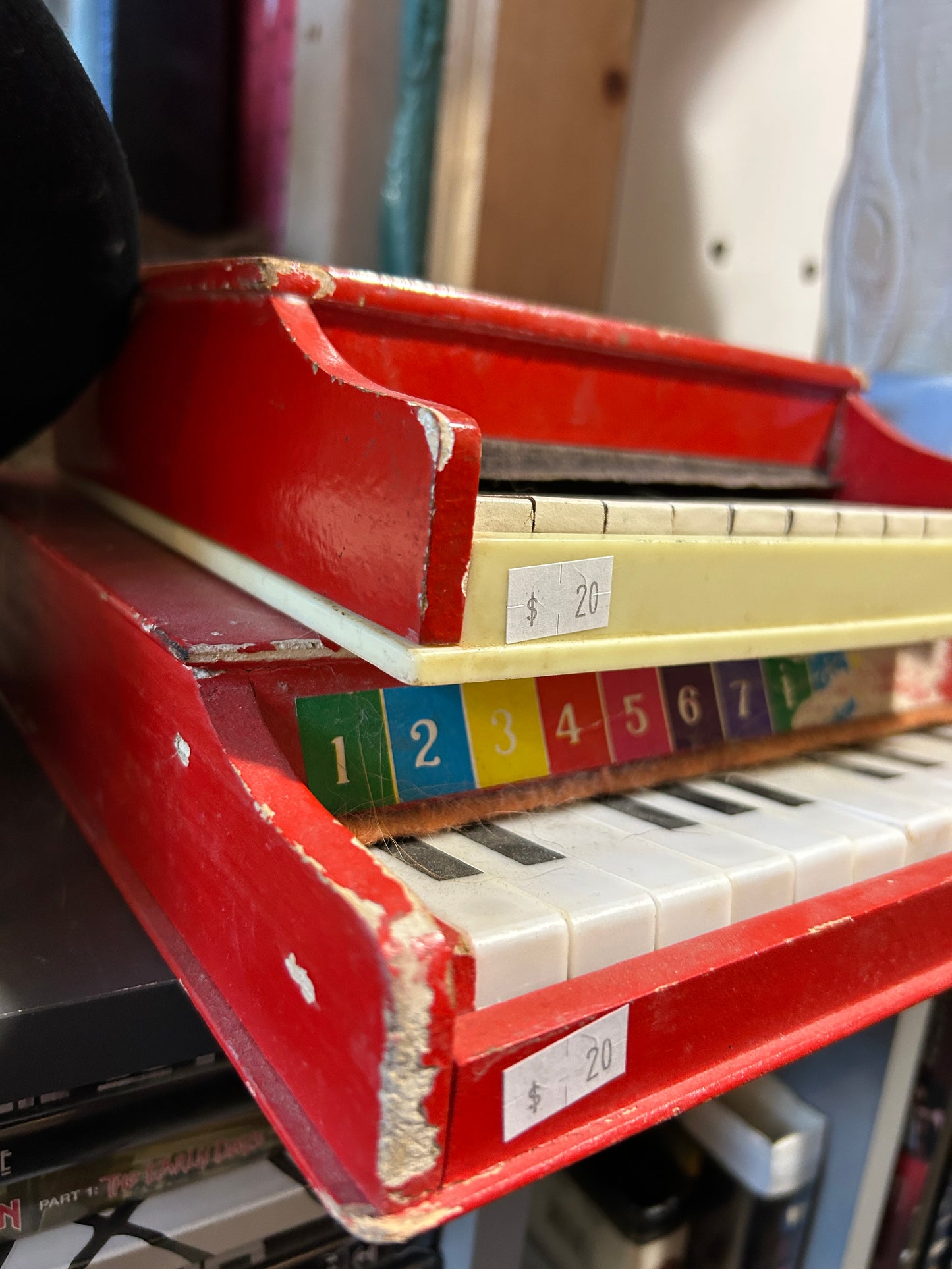 Mini pianos vintage jouets en bois et plastique