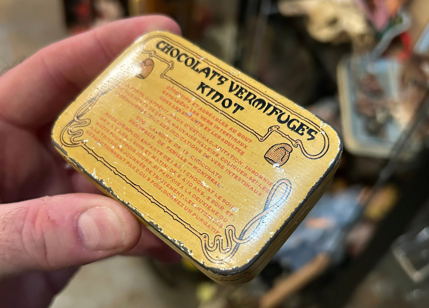 Boite antique en métal de chocolats vermifuges
