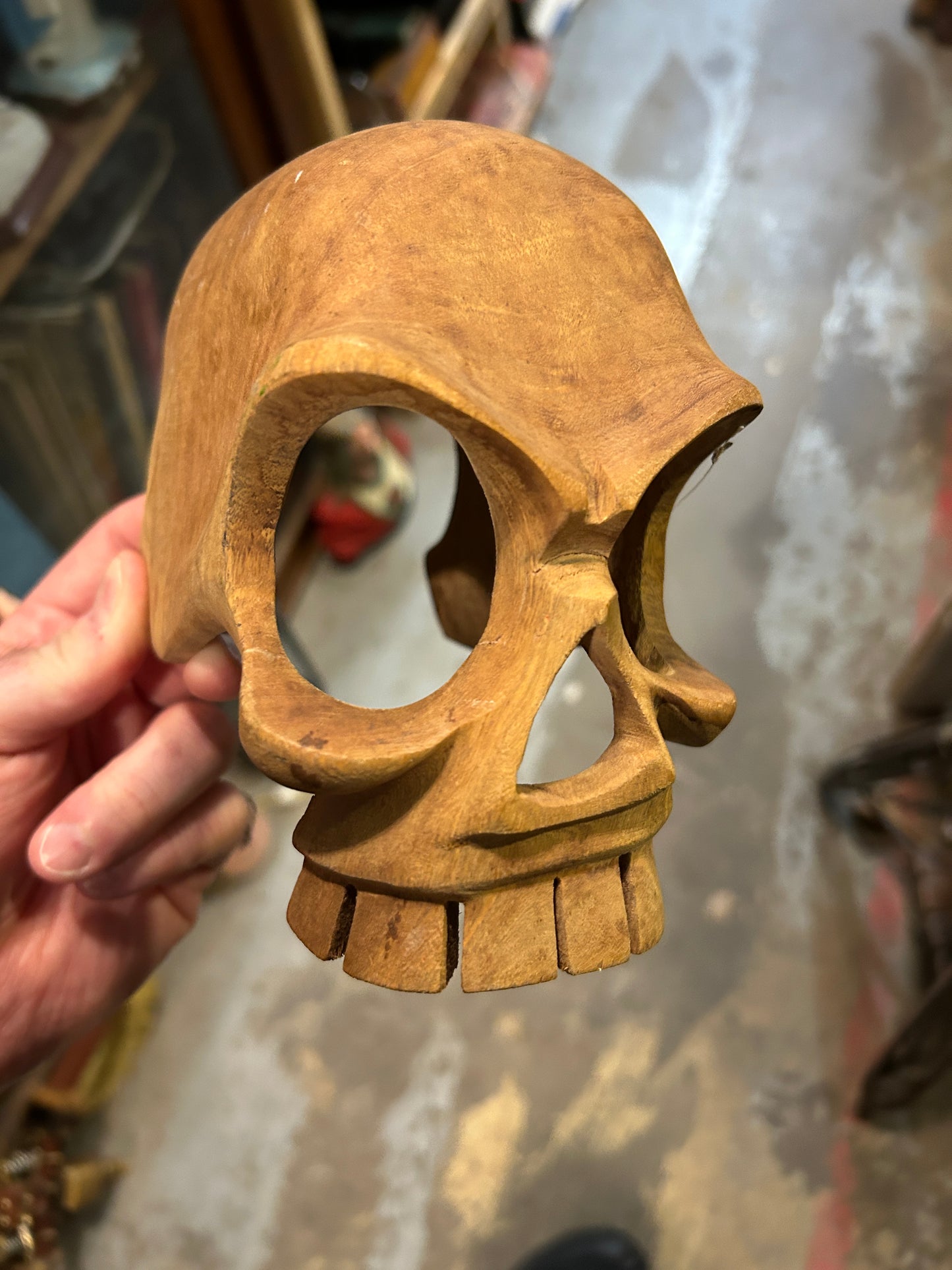 Sculpture crâne en bois