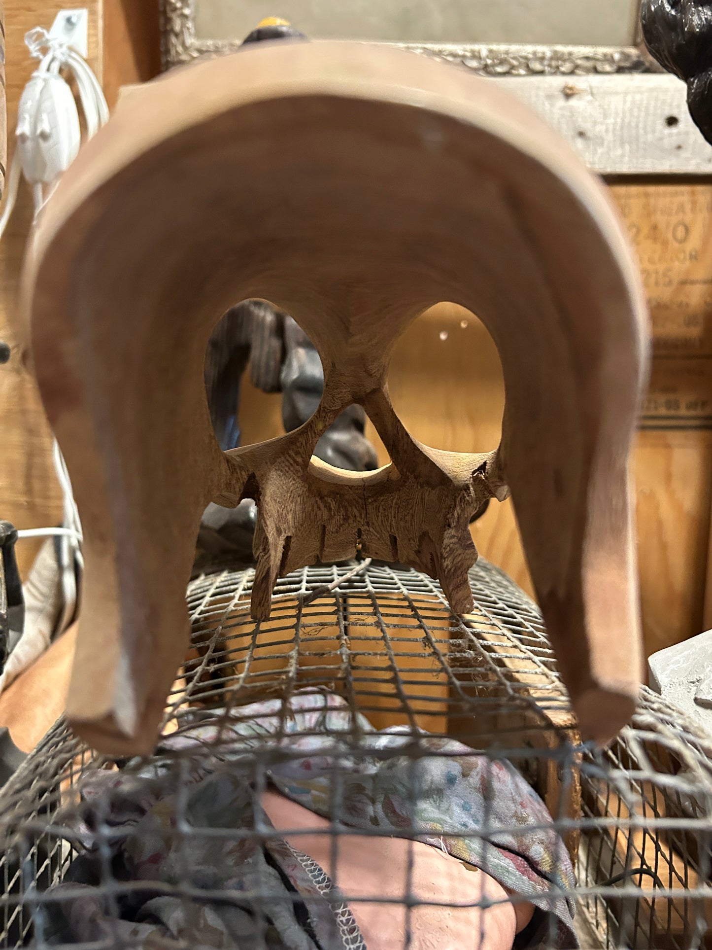 Sculpture crâne en bois