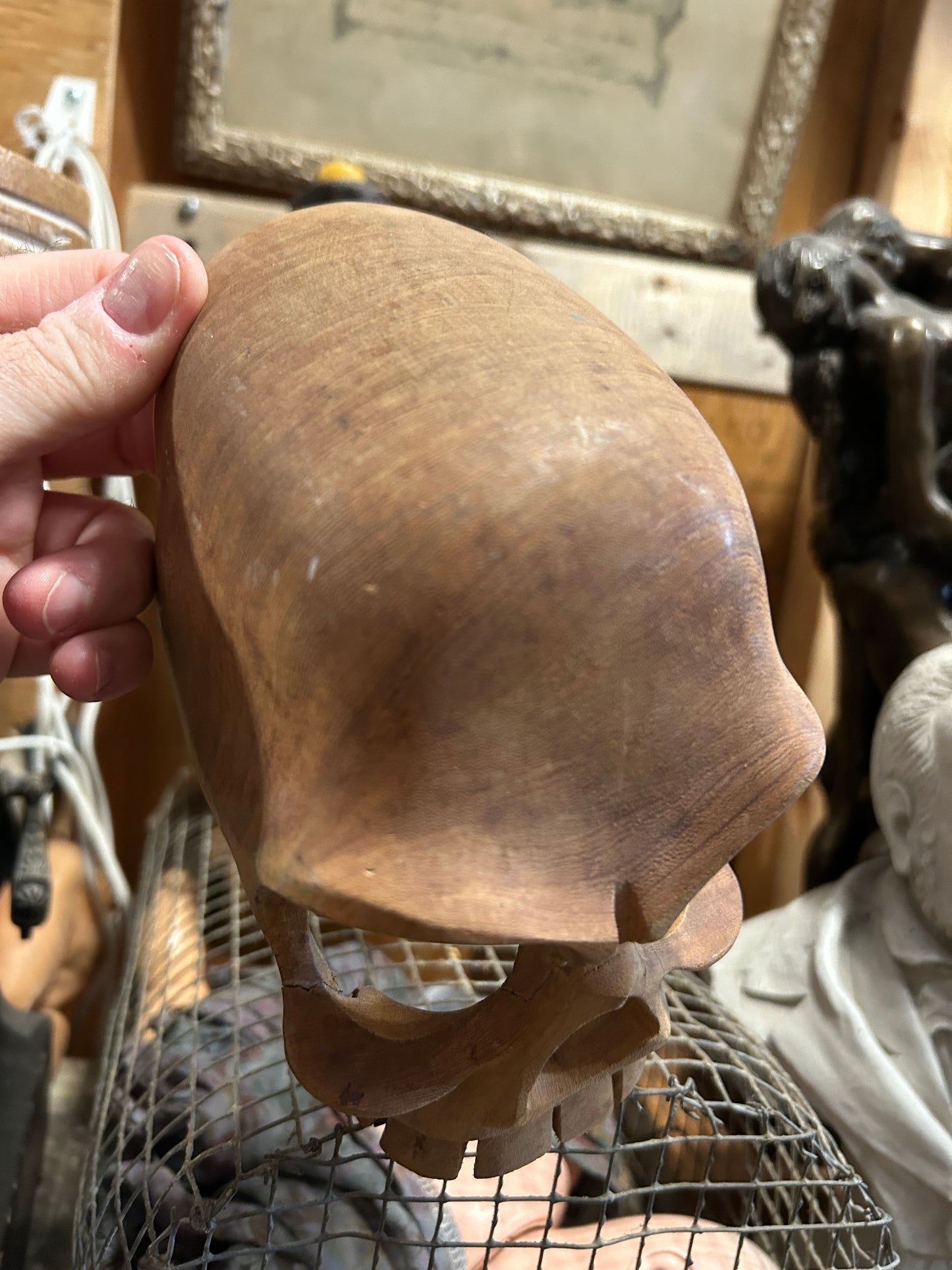 Sculpture crâne en bois