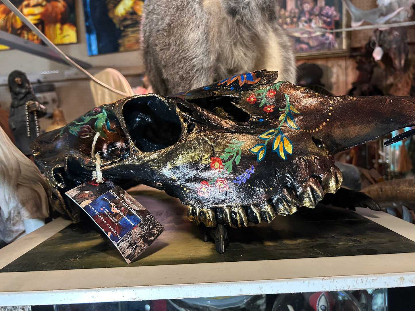 Peinture originale sur crâne de vache par Mary Lou Guinois