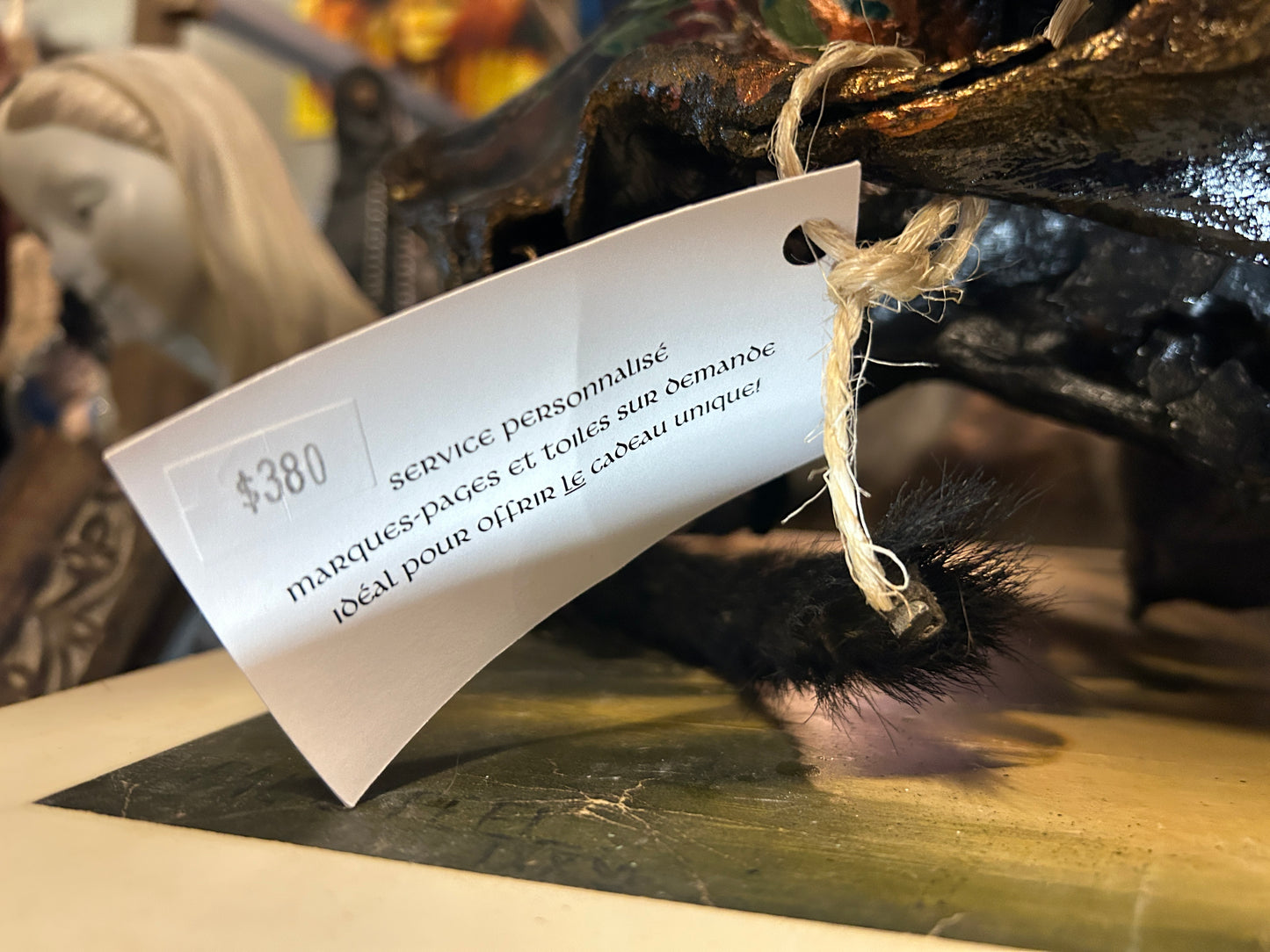 Peinture originale sur crâne de vache par Mary Lou Guinois