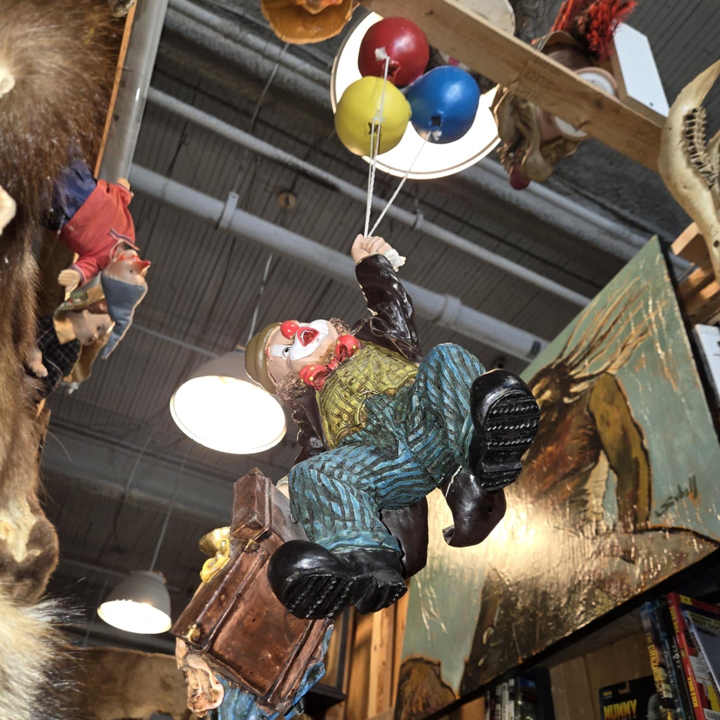 Statuette clown avec des ballons