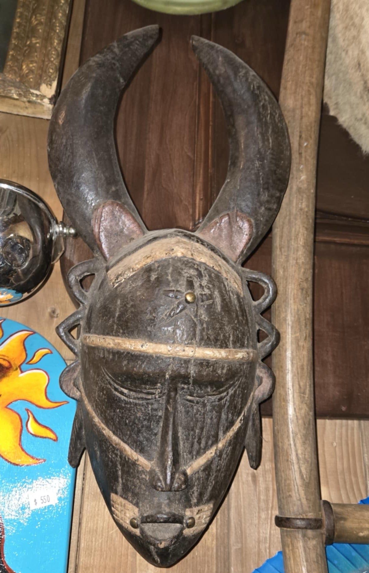 Masque tribal africain en bois