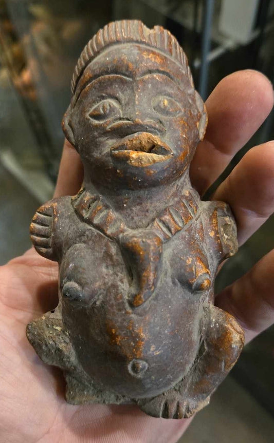 Figurine Sculptée africaine accouchement