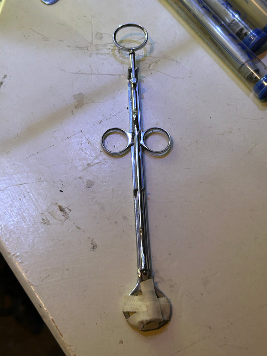 Outil médical ancien