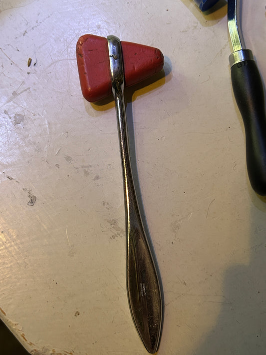 Marteau à percussion de médecin
