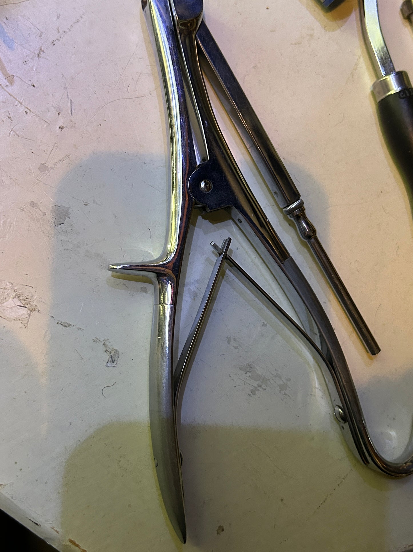 Vieil Outil chirurgical.