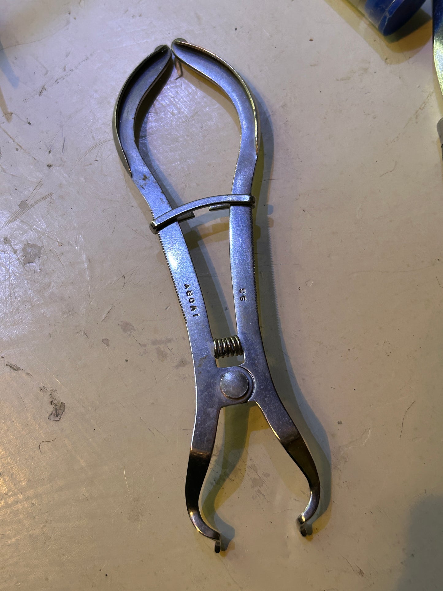 Pinces, forceps dentaires vintage.