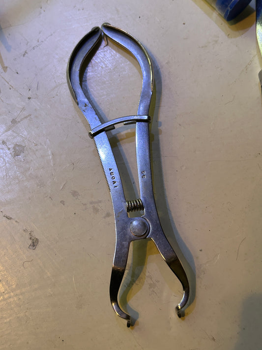 Pinces, forceps dentaires vintage.