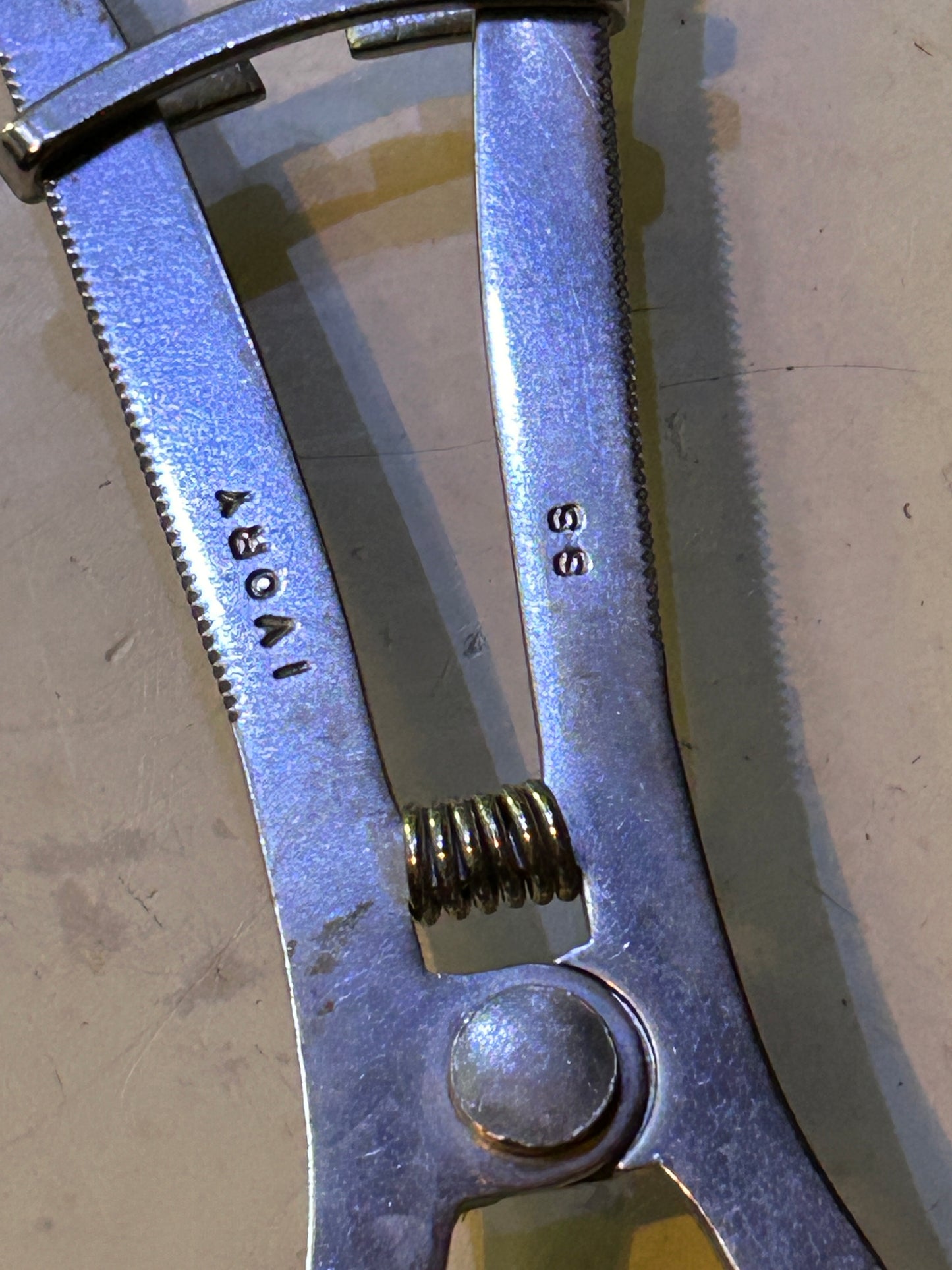 Pinces, forceps dentaires vintage.