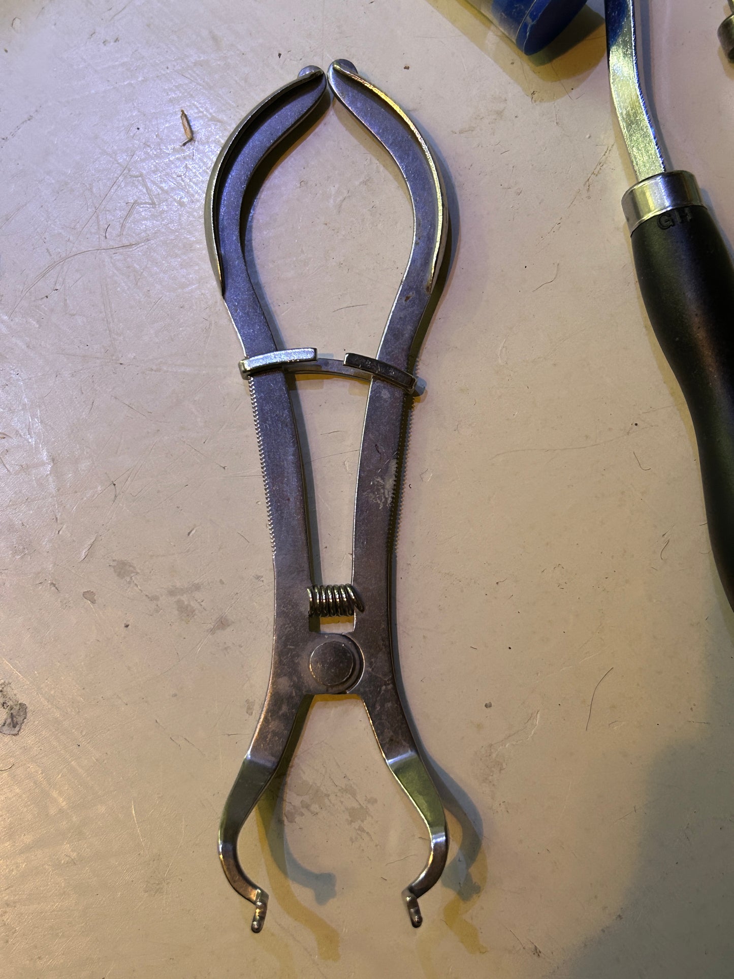 Pinces, forceps dentaires vintage.