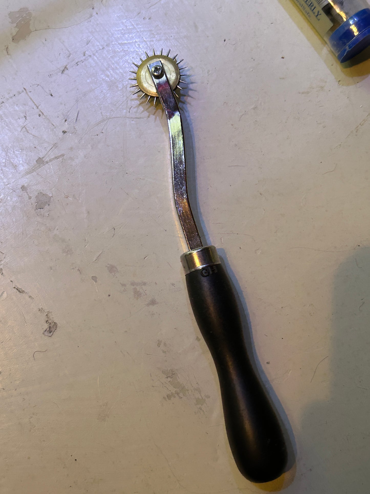 Roue à marquer le cuir