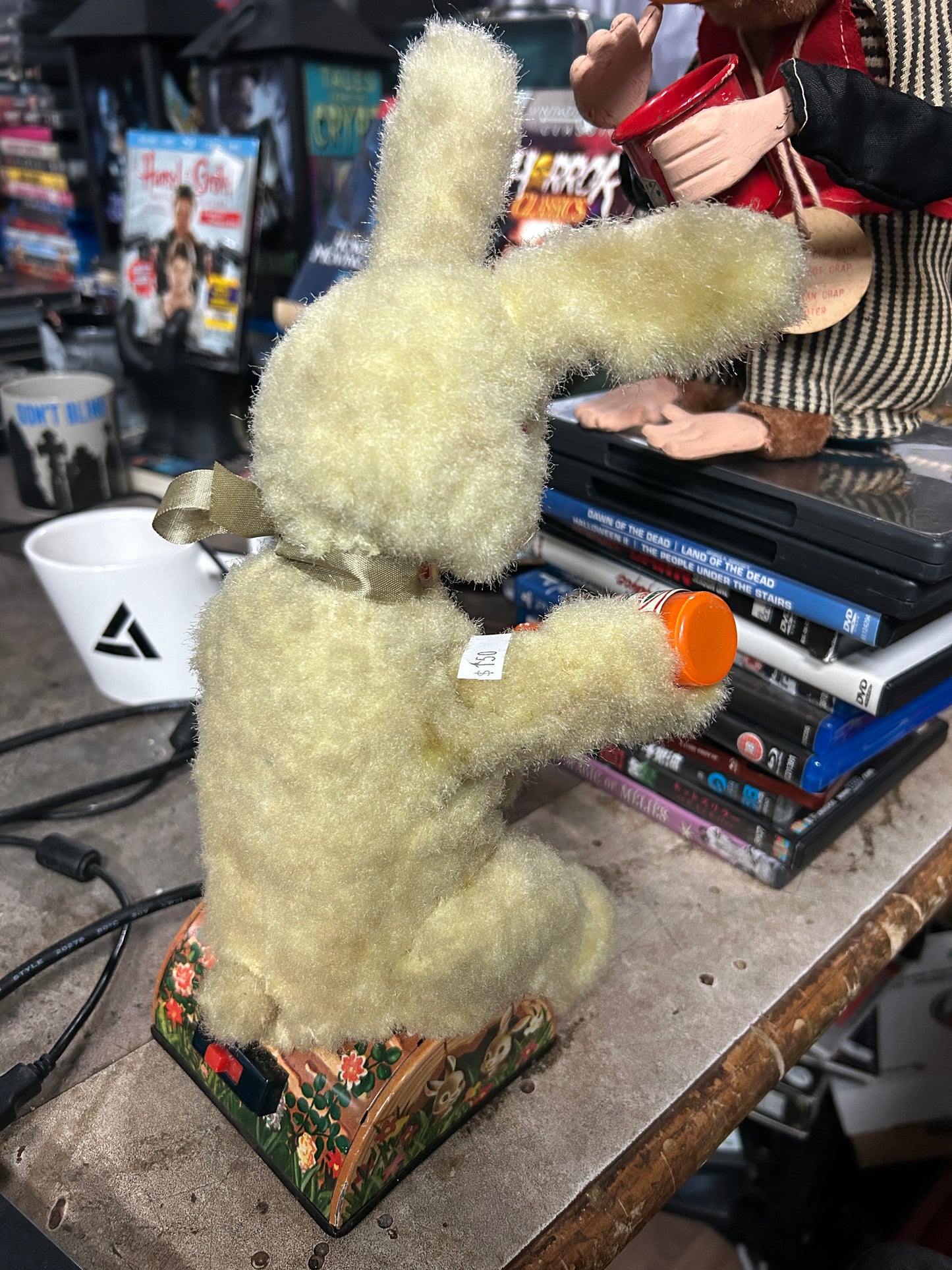 Jouet vintage "Drinking Picnic Bunny"